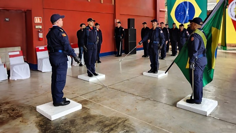 Entrega de novos equipamentos marcam as passagens de comando do 11º e