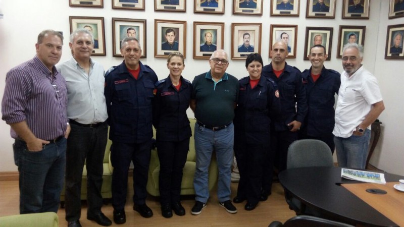 Diretoria executiva do Clube Farrapos recebe comissão de alunos tenentes