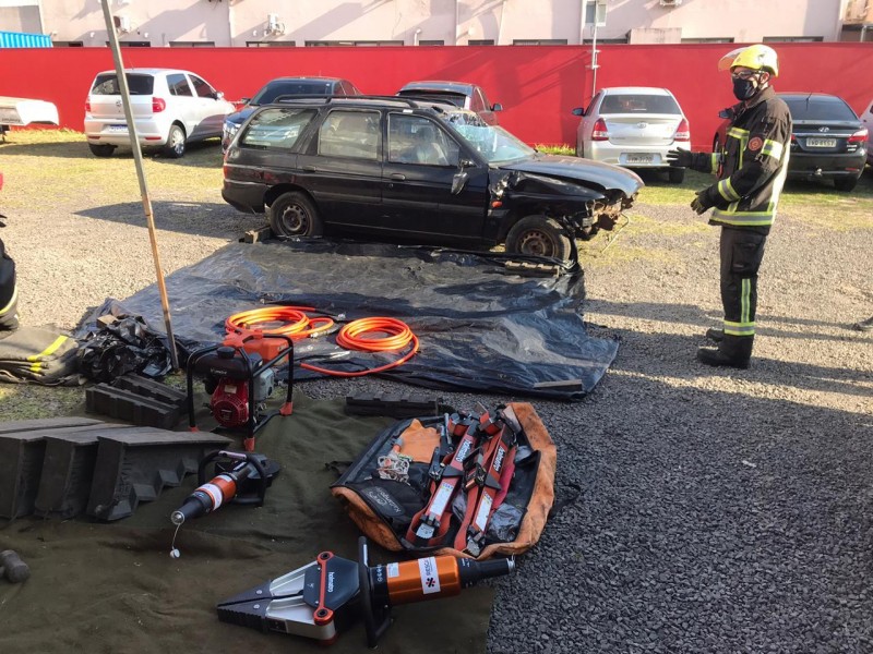 Treinamento de salvamento veicular e APH em Torres
