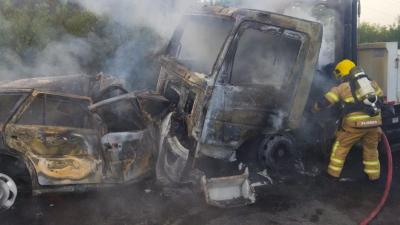 Combate a incêndio veicular