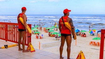 Durante a operação, serviços são oferecidos aos veranistas que circulam em praias, lagoas e balneários [imagem de 14/2/2024]