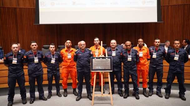 Corpo de Bombeiros Militar é homenageado no X Fórum Oportunidades da Economia
