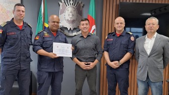 Coronel do CBMRS recebe homenagem do Secretário da Segurança Pública
