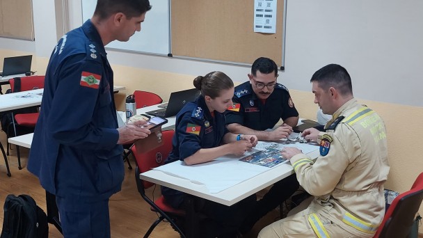 Oficiais do CBMRS iniciam Pós-Graduação
em Gestão de Investigação de Incêndio e
Explosão no CBMSC