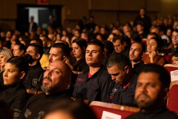 Soldados do CBMRS são homenageados na formatura da Polícia Penal