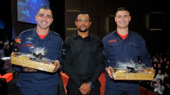 Soldados do CBMRS são homenageados na formatura da Polícia Penal