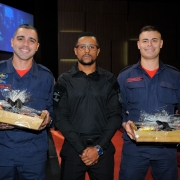 Soldados do CBMRS são homenageados na formatura da Polícia Penal