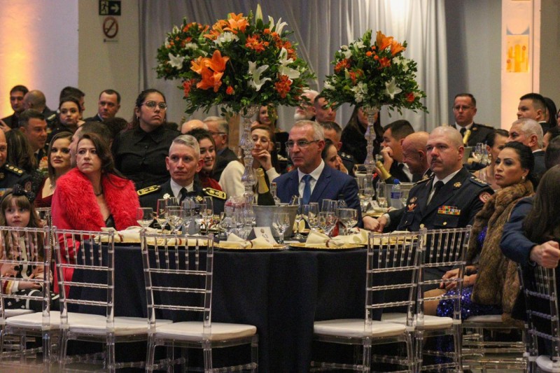 Baile Dom Pedro II celebra os 70 anos do Corpo de Bombeiros Militar em Santa Maria