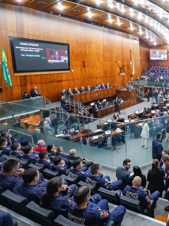 Corpo de Bombeiros Militar é homenageado na Assembleia Legislativa pelos 130 anos de história
